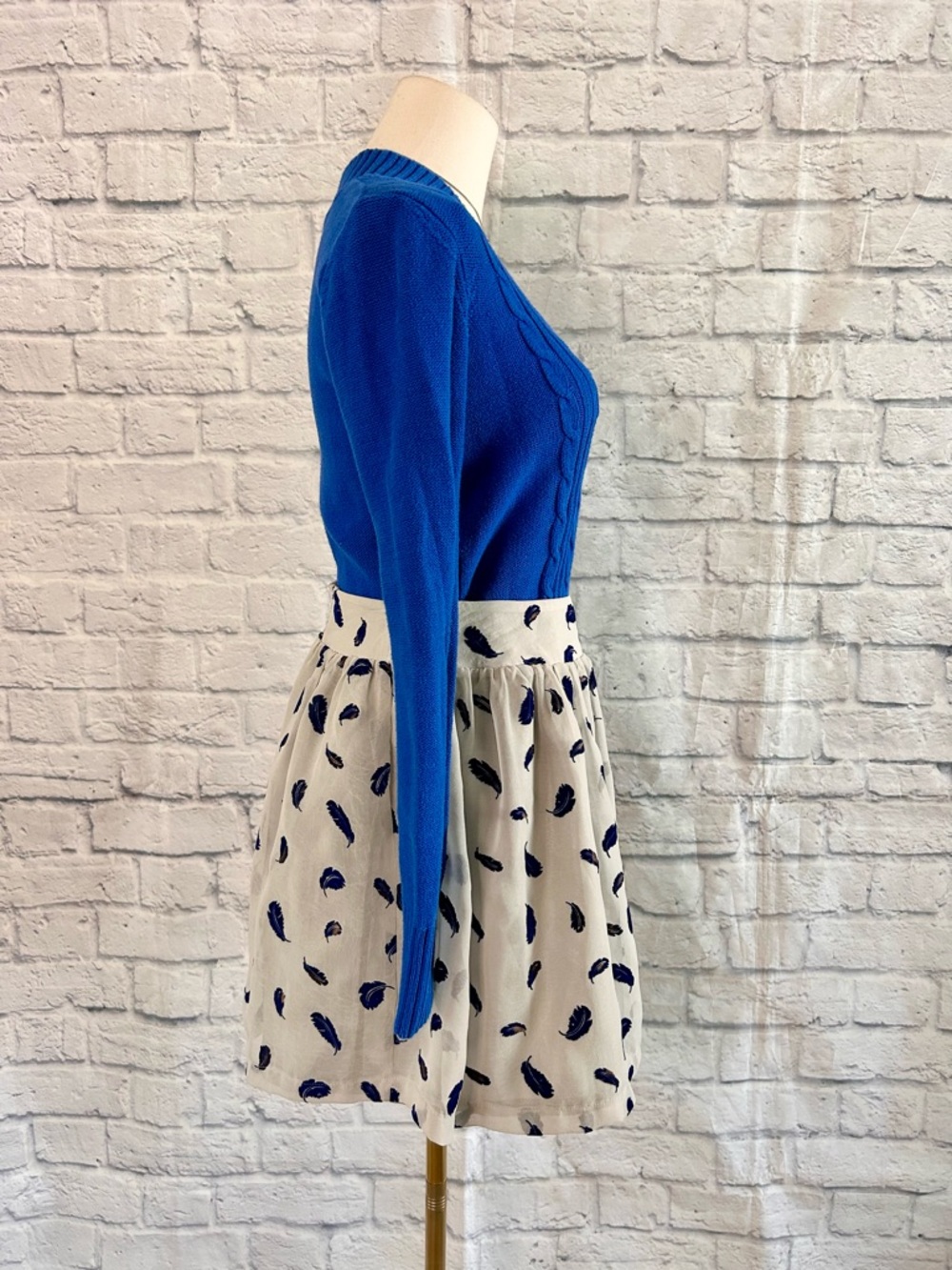 2 Piece Styled Outfit Flocked Velvet Mini Skirt Cream Blue Sweater Office Chic - Picture 4 of 16